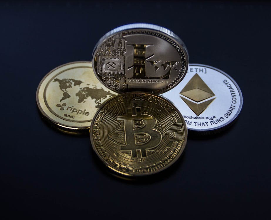 Crypto.com : l'exchange marketing qui vous appâte avec la carte Visa (mon expérience après 2 ans)