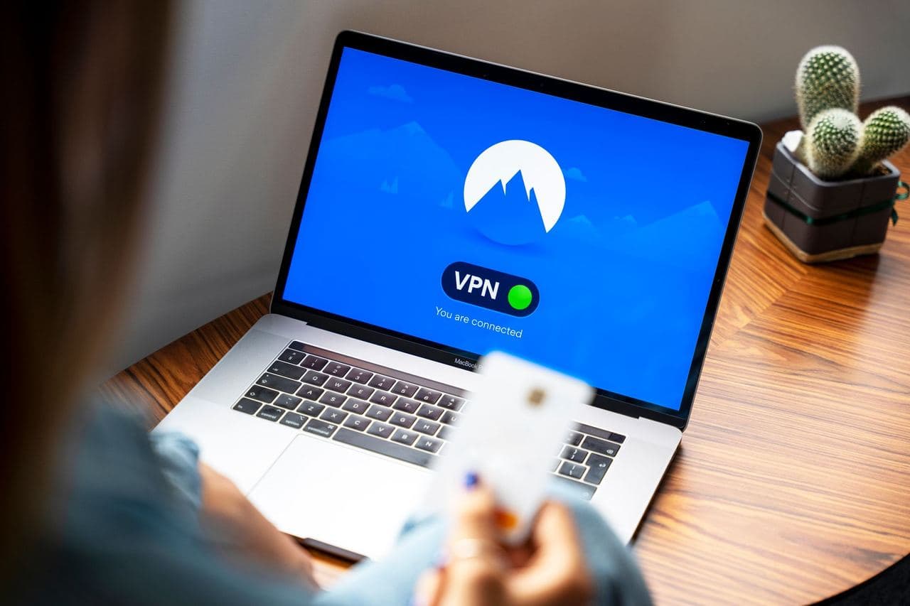 Man in the middle : comment un attaquant intercepte vos transactions crypto