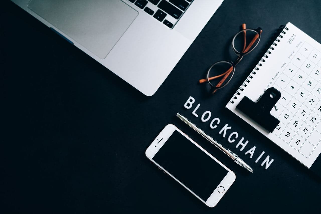 Cardano et Charles Hoskinson : entre la plus grande DAO crypto et une communauté fracturée