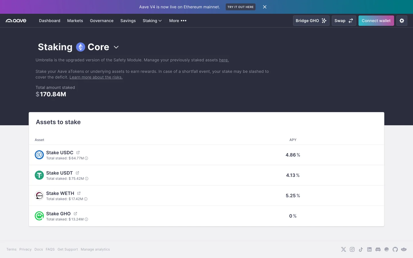 Page staking d'app.aave.com au 10 août 2026 : Umbrella présenté comme la version améliorée du Safety Module, 170,84 millions de dollars stakés, aUSDC à 4,86 %, aUSDT à 4,13 % et aWETH à 5,25 %